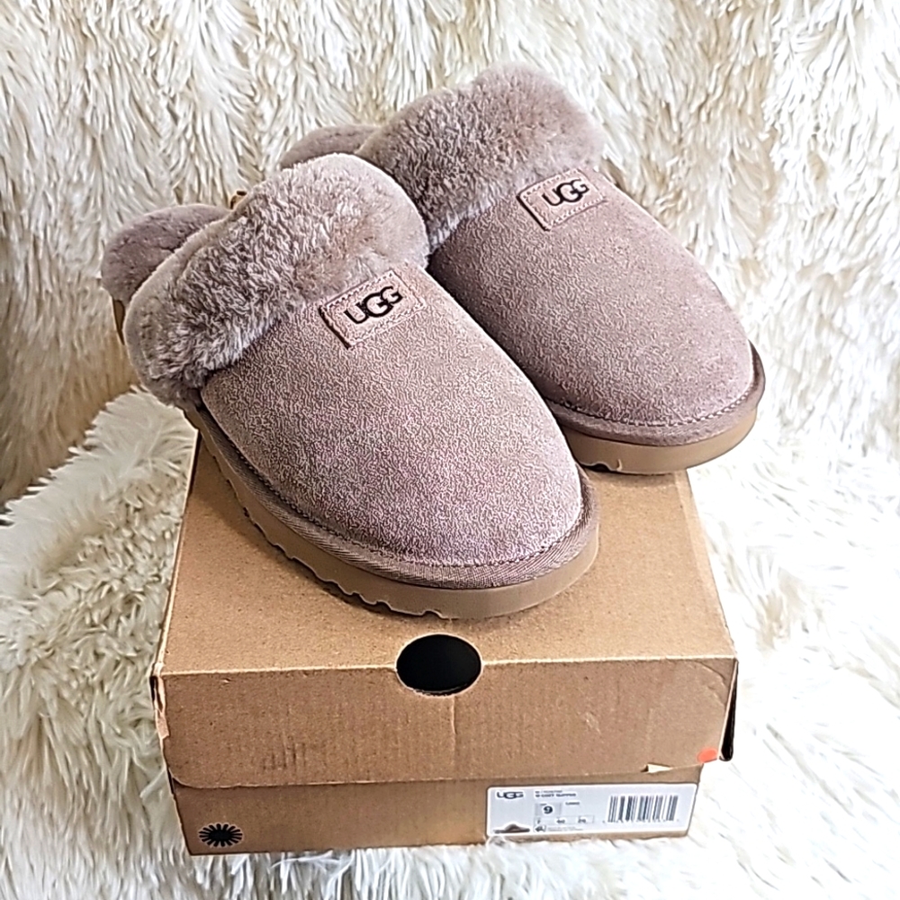 UGG Cozy Slipper, Size 9, Caribou